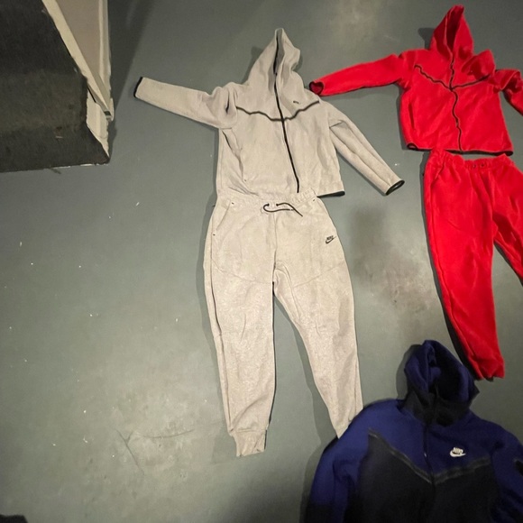 Large Nike Techs Used - Picture 5 of 5